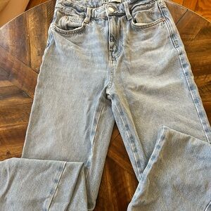Size 0 Zara jeans like new condition straight leg